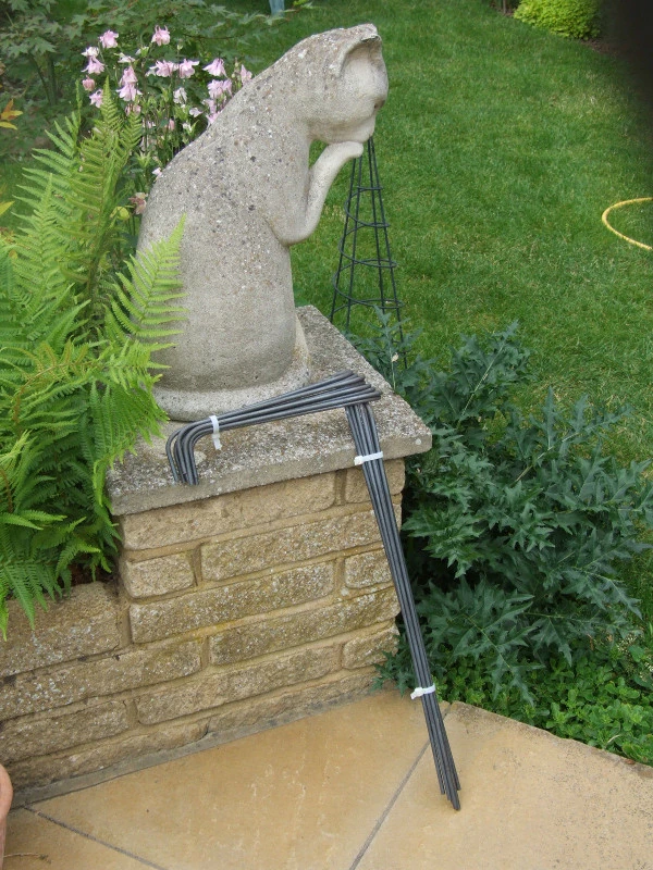 Link Stakes_Handmade 6mm naturally rusting solid steel metal interlocking plant supports